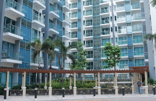 Pasay Condo | Very quiet place close to shops, restaurants, casino and international airports