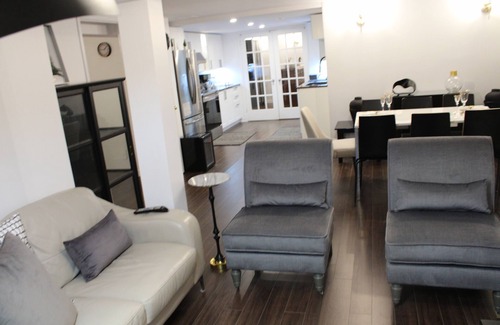 Downtown Gatineau Apartment | Very spacious 3 bedroom apartment located in luxury home in Gatineau