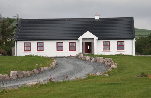 Ballinskelligs Cottage | Very spacious 4 bedroom cottage in stunning location
