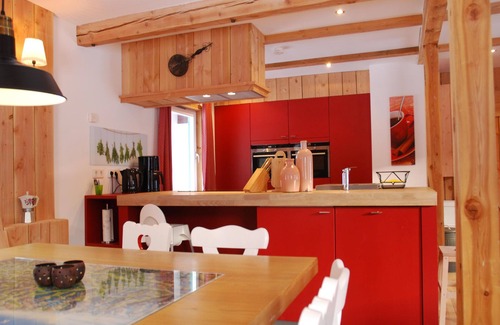 Innerkrems Villa | Very spacious Chalet with sauna and garden