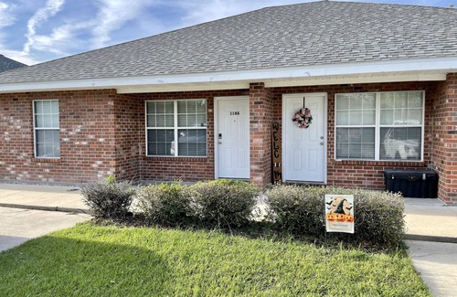 Gray Apartment | Very Spacious, Open Floor Plan 2 Bedroom Apt.