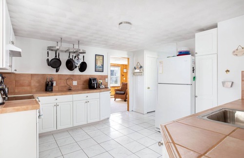 Bonnet Shores House | Very Spacious, short walk to Kelly Beach, Central a/c, Pet friendly
