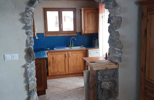 Vallouise-Pelvoux Ski Chalet | Very sunny chalet at the foot of the slopes, the Ecrins and the paragliding departure point!