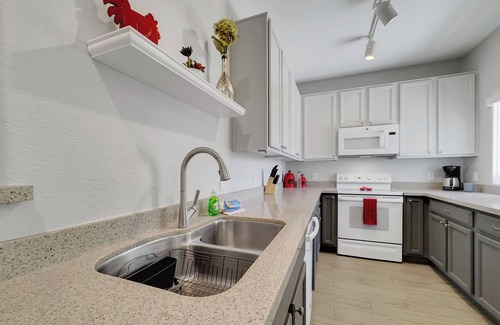 Superstition Lakes House | Very Superstition! 2nd Floor Condo! Hot Pool!