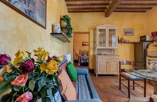 Palazzina Apartment | Vescovado Apartment in Historic Estate near Siena with swimming pool