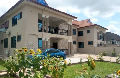 Kumasi Apartment | Vesgrah Homes cozy Apartment with Super King Size Bed