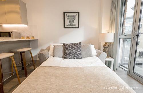 Poole Apartment | Vespasian's Abode by Grandeur Property