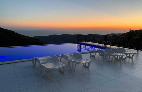 Seoca Villa | Vesper Martini Villa with Pool