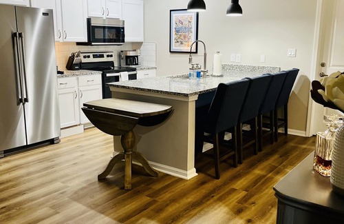 Oxford Cottage | Veteran and Ole Miss Family Owned - Quaint Cottage Near Campus and the Square