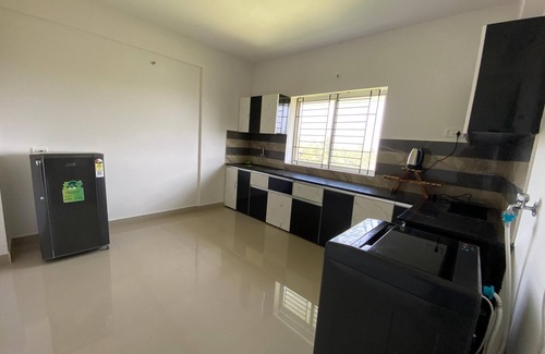Kumbalam Hotel | Veu Ragamalika Apartment with Fully Equipped Kitchen, Balcony & Caretaker