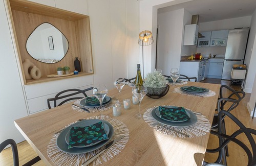 Veyrier-du-Lac Apartment | VEYRIER centre - Pool and View, Apt contemporain