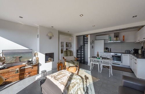 Veyrier-du-Lac Ski Chalet | VEYRIER - Cottage Suspendu sur Le Lac d'Annecy