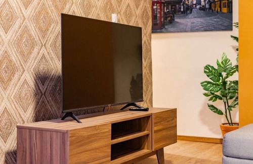 Santa Maria la Ribera Apartment | VH | Amazing Location | Gem Sta. María la Ribera | Comfortable 1BR Apt +...