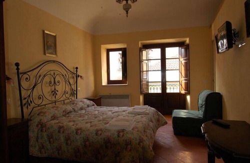 Pescasseroli Bed & Breakfast | Via Della Piazza Bed & Breakfast