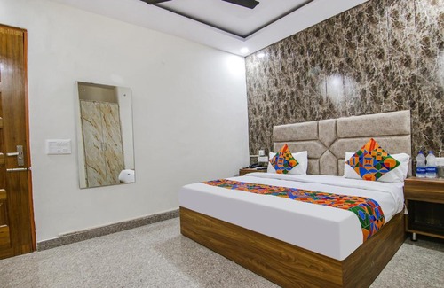 Kharar Hotel | Via HC South Crown