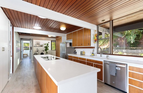 Lake Hodges House | Via Rancho Vacation Estate - Pool, Spa, Grand Piano, EV charging, and minutes to winery