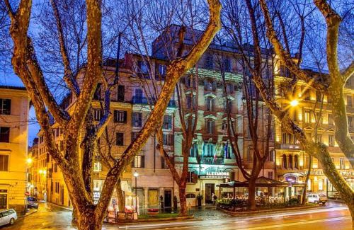 Rome Province Apartment | Via Veneto Luxury Maison