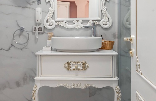 Rhodes House | Via Villa Iliotti