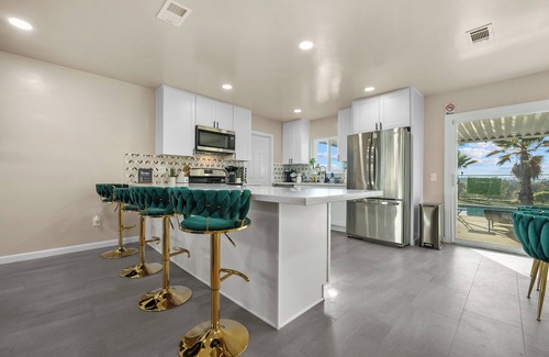 El Cajon House | ViaConsuelo Pool House w/Mountain View & Private Pool Sleeps 14!
