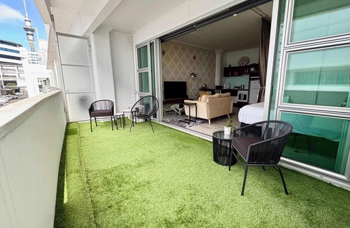 Auckland Central Business District Apartment | Viaduct Apartment with a Balcony by Zodiak Stays