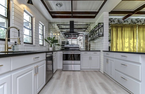 South Seminole Heights House | Vibe in the Heights-Hot Tub-Prime Location-SkeeBall