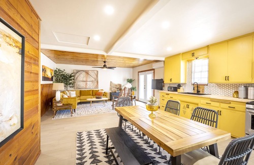 Morongo Valley House | Vibe Out on the deck at The Pinto Corral