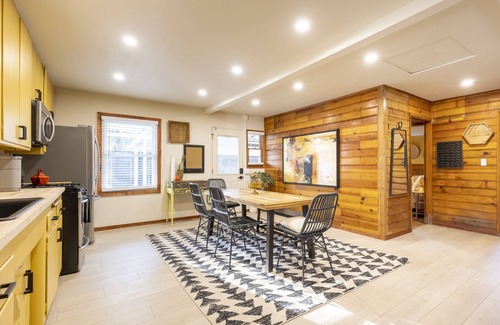 Morongo Valley House | Vibe Out on the deck at The Pinto Corral
