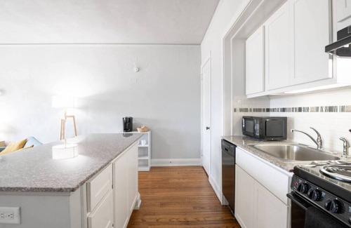Peoria Apartment | VIBES ON MAIN - Modern Chic Studio in Downtown