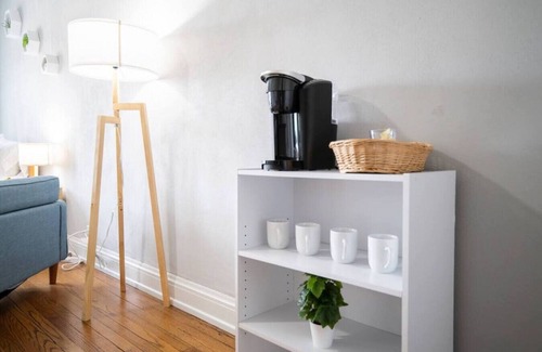Peoria Apartment | VIBES ON MAIN - Modern Chic Studio in Downtown