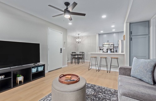 Village Grove Condo | Vibrant 1 bedroom Condo In Scottsdale