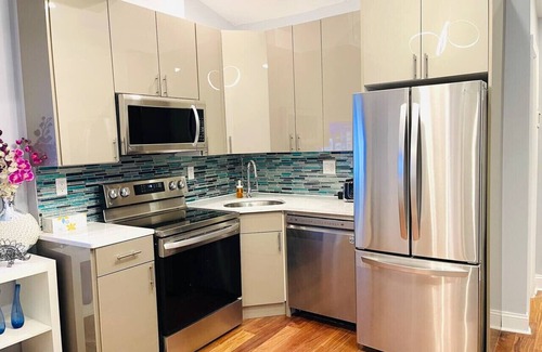 Rittenhouse Row Apartment | Vibrant 1BD Suite in Downtown Center City