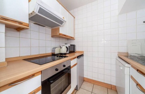 St. Pancras Apartment | Vibrant 1BR Flat in Fitzrovia, 2 min to Tube