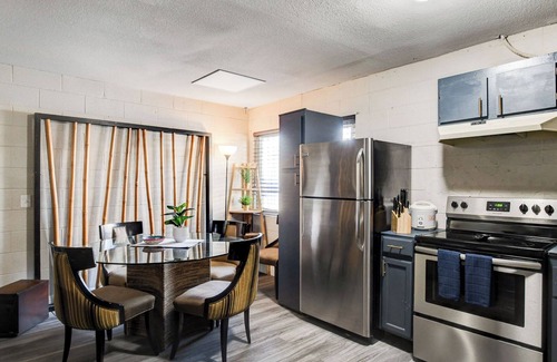 Las Vegas Condo | Vibrant 2 bed/2bath condo - Central location