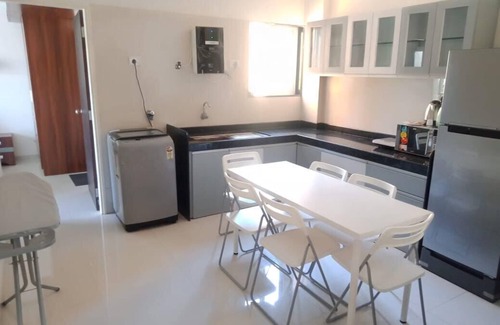 Anjuna Apartment | Vibrant 2-bedroom apartment in wonderful Anjuna with WiFi, AC