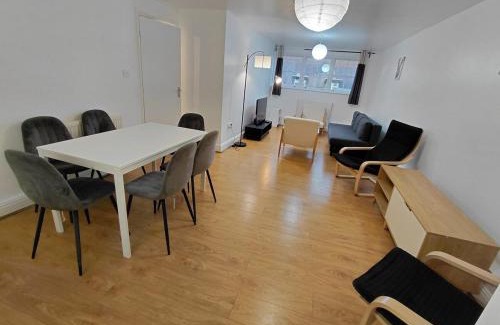 Weavers Apartment | Vibrant 2 bedrooms flat in Bricklane