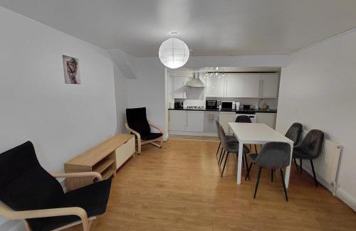 Weavers Apartment | Vibrant 2 bedrooms flat in Bricklane