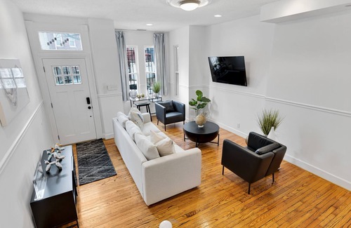 Trinidad House | Vibrant 3 bedroom DC with beautiful rear patio