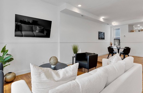 Trinidad House | Vibrant 3 bedroom DC with beautiful rear patio