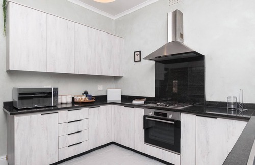Bo'Kaap Apartment | Vibrant 3-Bedroom in the Heart of Bo-Kaap