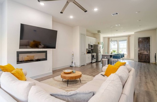 Southeast Houston House | Vibrant 3 Beds 2 bedroom House 15min from HOU