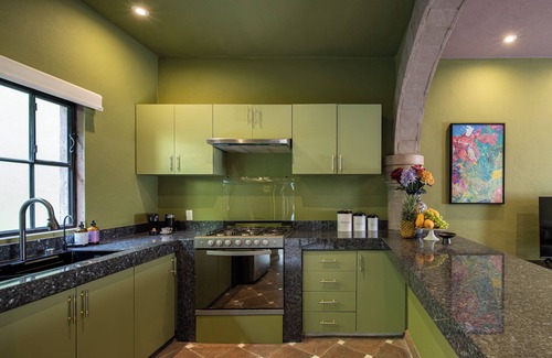 Zona Centro Villa | Vibrant 3Bed Villa - A Deco Retreat