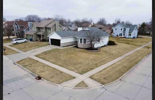 Ankeny House | Vibrant 4 bedroom house 2 king beds in Ankeny
