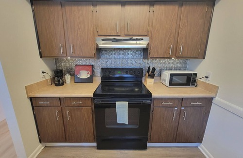 Northeast Pensacola House | Vibrant Airport 2bdr Central Pensacola Getaway