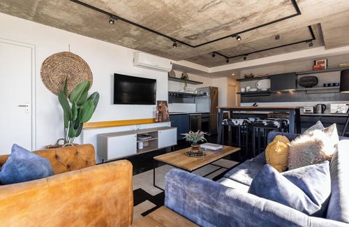 Flora Park Apartment | Vibrant Apartment | City and Table Mountain Views