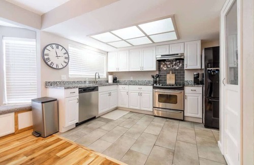 Northwest Reno House | Vibrant Boho Family Home 3 Bed Pet Friendly UNR