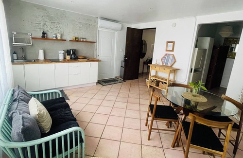 Parque Condo | Vibrant boutique Suite near beach, good eats & shops .