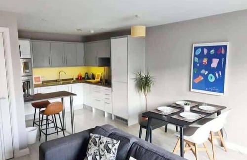 Saint Paul's Apartment | Vibrant, Bright & Stylish Flat - Central Bristol