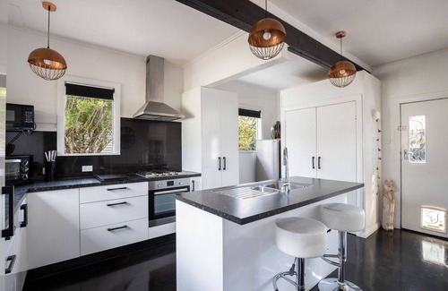 New Plymouth House | “Vibrant Brooklands”