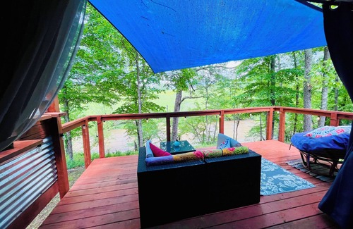 Sparta Villa | Vibrant Cabin On the River, Sparta #hiking #kayak