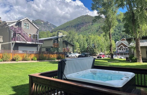 Telluride Apartment | Vibrant Central Studio in Telluride